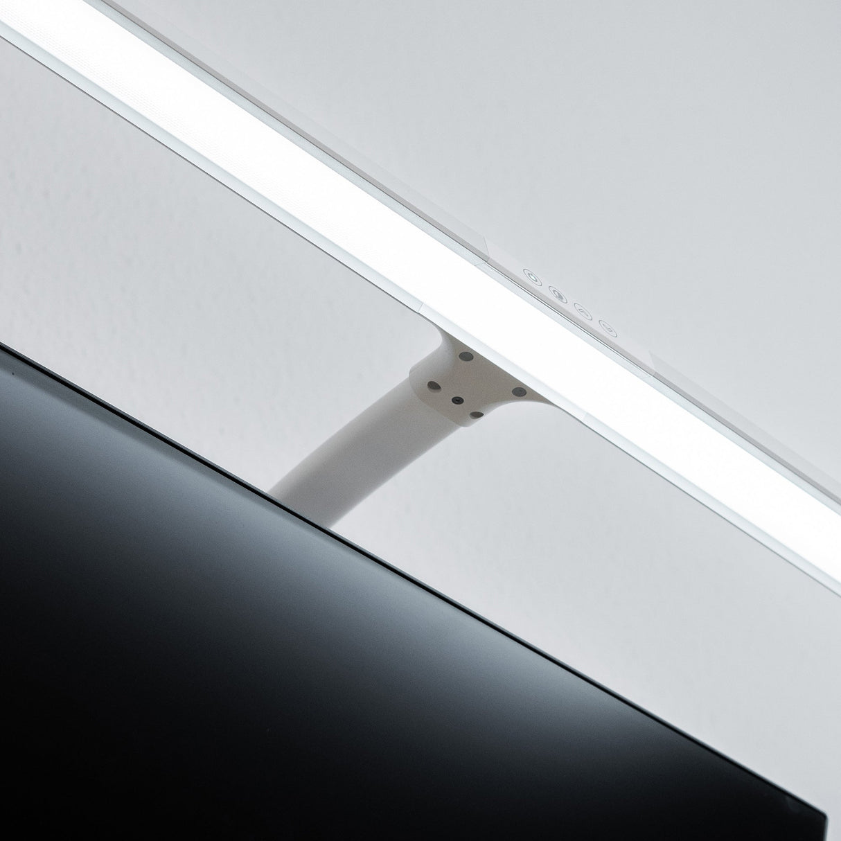 LTL00320E Große LED Schreibtischlampe mit Klemmfuß 80 cm weiß - FeinTech