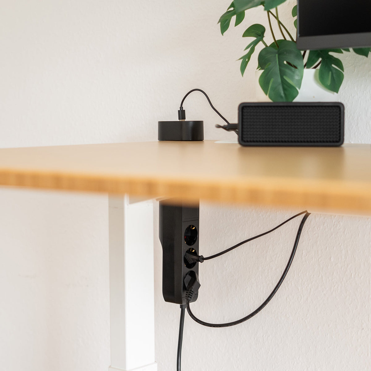 MD833 Klemmbare Steckdosenleiste mit USB-C PD 20W & 2x USB-A QC 18W | 3x Steckdosen | 3m Kabel - FeinTech