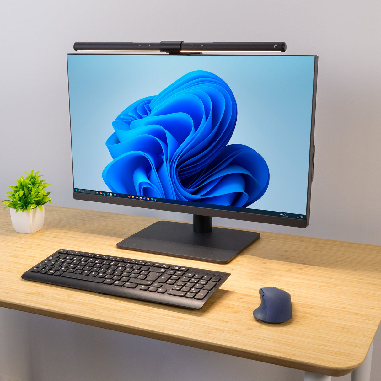 LT750 LED Monitor Lampe mit Lichtsensor | kompatibel mit Curved Monitoren - FeinTech