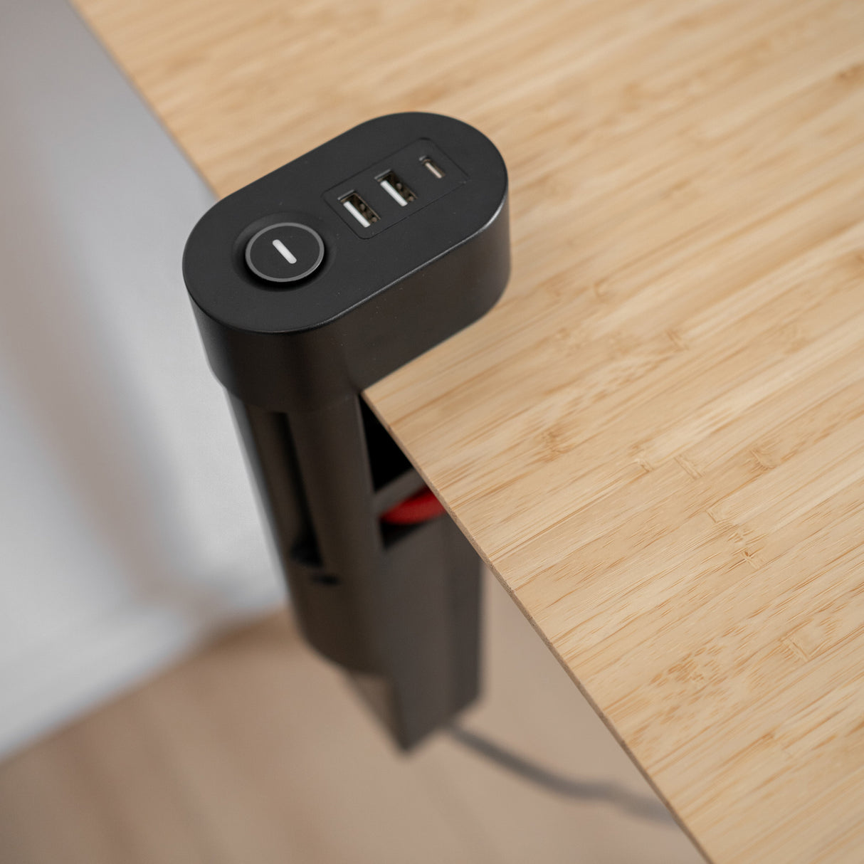 MD833 Klemmbare Steckdosenleiste mit USB - C PD 20W & 2x USB - A QC 18W | 3x Steckdosen | 3m Kabel - FeinTech