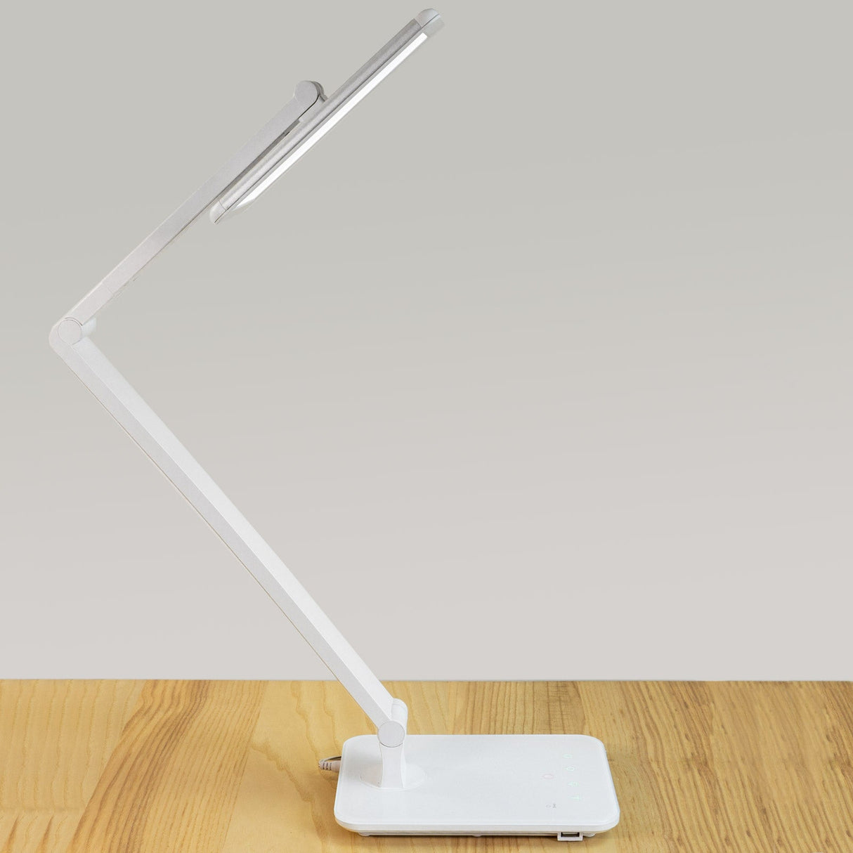 LTL00100 LED Schreibtischlampe mit USB und großer Leuchtfläche - FeinTech